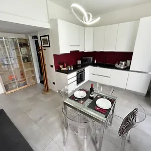 Elegance And Tranquility At 10min From The Centre! Appartamento